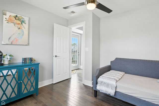 7515 W Roscoe Street, Chicago, IL 60634