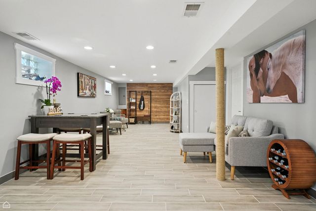 7515 W Roscoe Street, Chicago, IL 60634