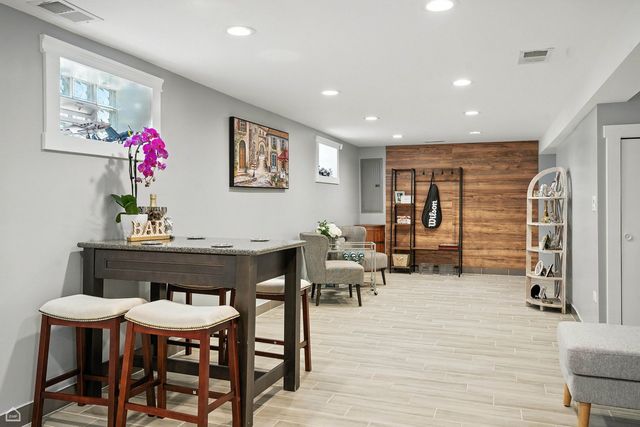 7515 W Roscoe Street, Chicago, IL 60634