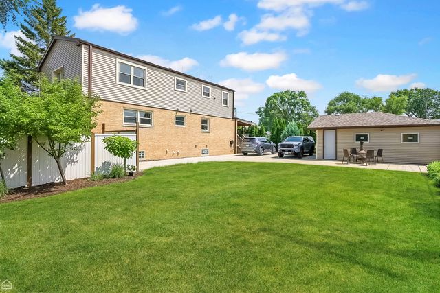 7515 W Roscoe Street, Chicago, IL 60634