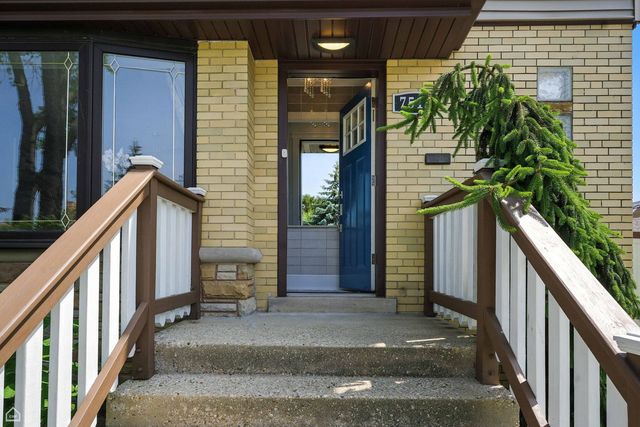 7515 W Roscoe Street, Chicago, IL 60634