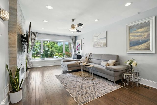 7515 W Roscoe Street, Chicago, IL 60634