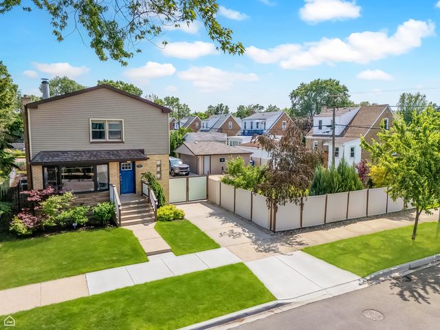 7515 W Roscoe Street, Chicago, IL 60634