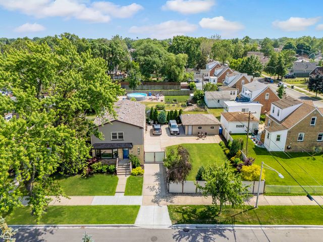 7515 W Roscoe Street, Chicago, IL 60634