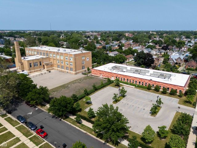 7515 W Roscoe Street, Chicago, IL 60634