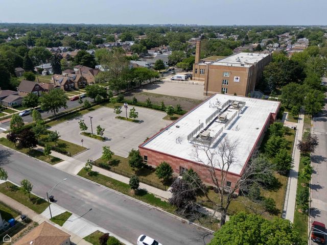 7515 W Roscoe Street, Chicago, IL 60634