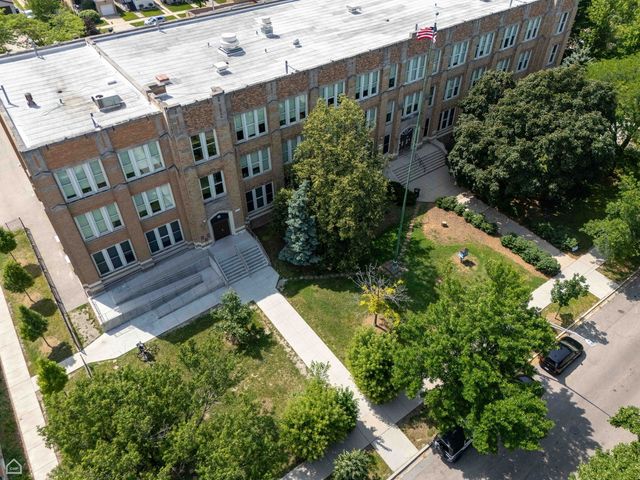 7515 W Roscoe Street, Chicago, IL 60634