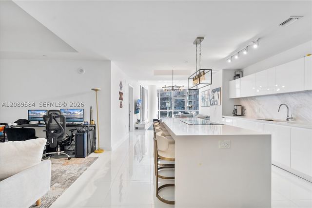 851 NE 1st Ave 1712, Miami, FL 33132