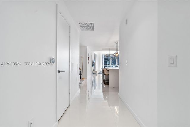 851 NE 1st Ave 1712, Miami, FL 33132