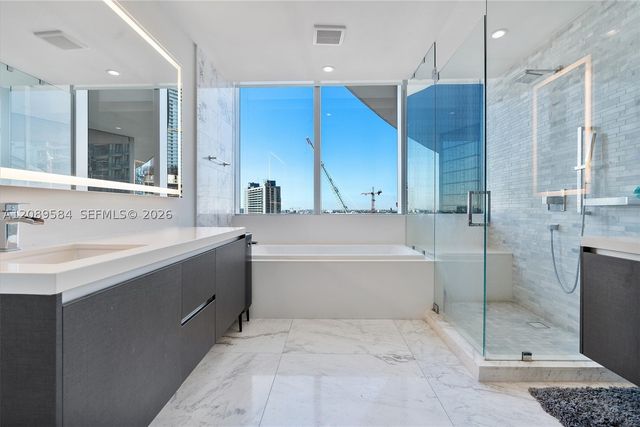 851 NE 1st Ave 1712, Miami, FL 33132