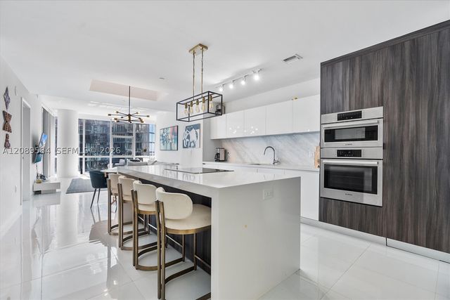 851 NE 1st Ave 1712, Miami, FL 33132