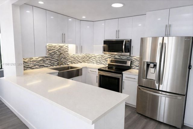 2750 NE 183rd St 2103, Aventura, FL 33160