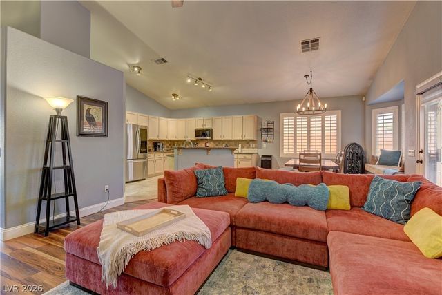 8025 Painted Clay Avenue, Las Vegas, NV 89128