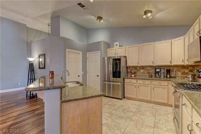 8025 Painted Clay Avenue, Las Vegas, NV 89128