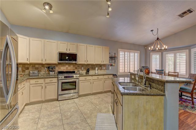 8025 Painted Clay Avenue, Las Vegas, NV 89128