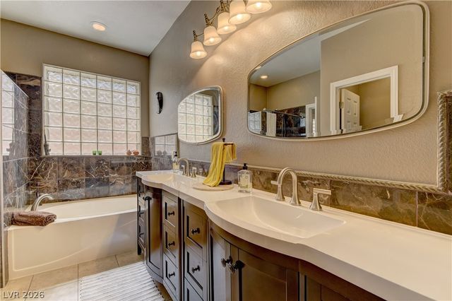 8025 Painted Clay Avenue, Las Vegas, NV 89128