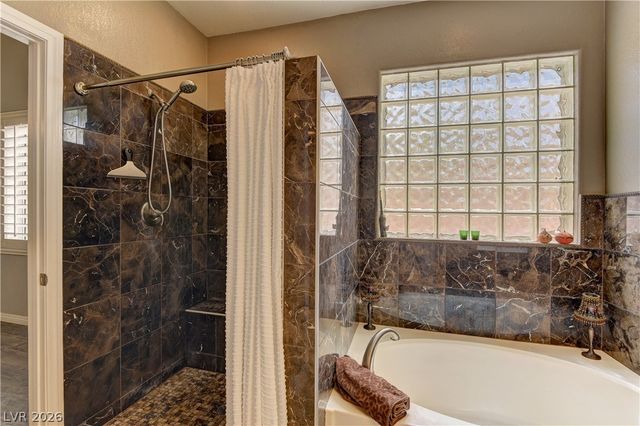 8025 Painted Clay Avenue, Las Vegas, NV 89128