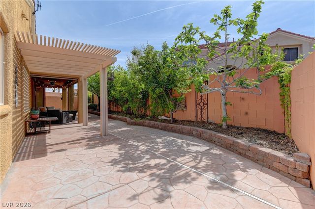8025 Painted Clay Avenue, Las Vegas, NV 89128