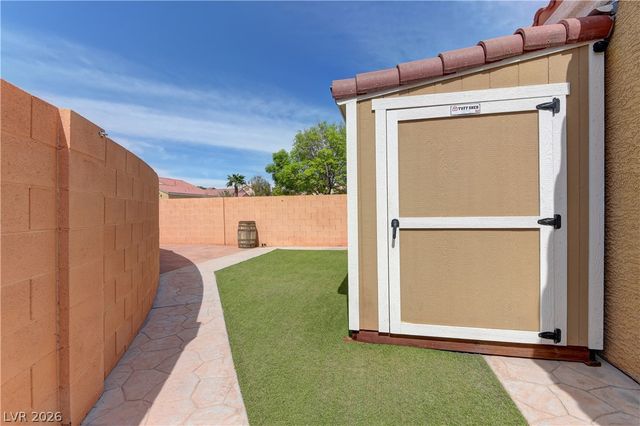 8025 Painted Clay Avenue, Las Vegas, NV 89128