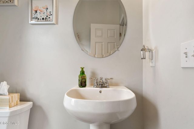 9 Willis Way, Malta, NY 12020