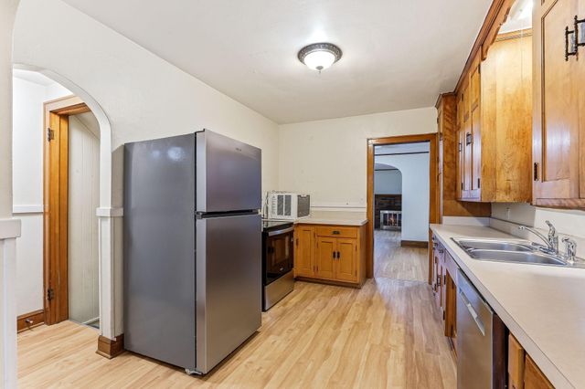 75 Cleveland Avenue S, Saint Paul, MN 55105