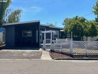 643 Ne CHANNON Ave, Roseburg, OR 97470