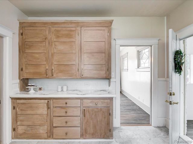 1102 Lapeer Avenue, Port Huron, MI 48060