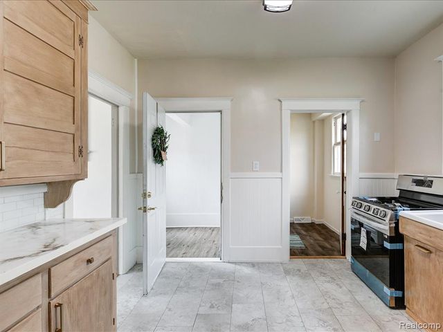 1102 Lapeer Avenue, Port Huron, MI 48060