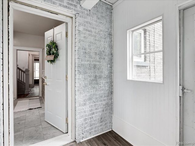 1102 Lapeer Avenue, Port Huron, MI 48060