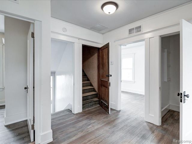 1102 Lapeer Avenue, Port Huron, MI 48060