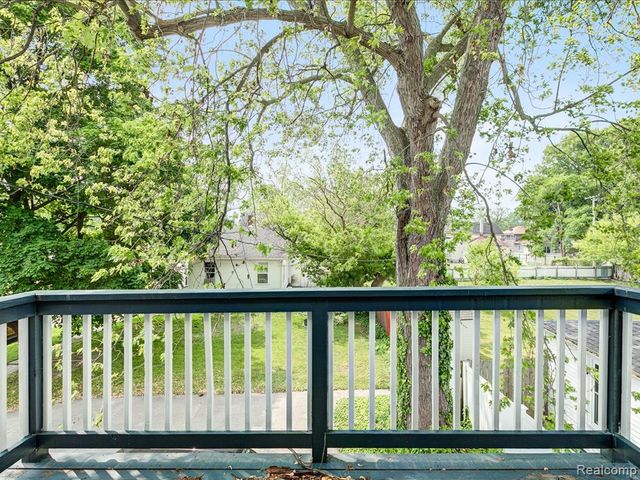 1102 Lapeer Avenue, Port Huron, MI 48060