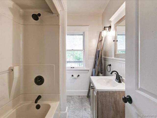 1102 Lapeer Avenue, Port Huron, MI 48060