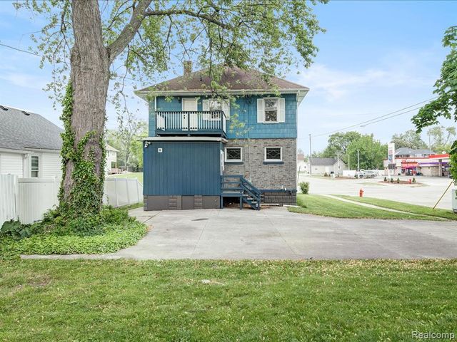 1102 Lapeer Avenue, Port Huron, MI 48060