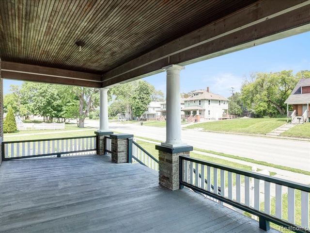 1102 Lapeer Avenue, Port Huron, MI 48060