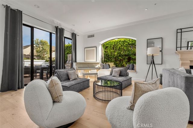 215 Poppy Avenue, Corona Del Mar, CA 92625