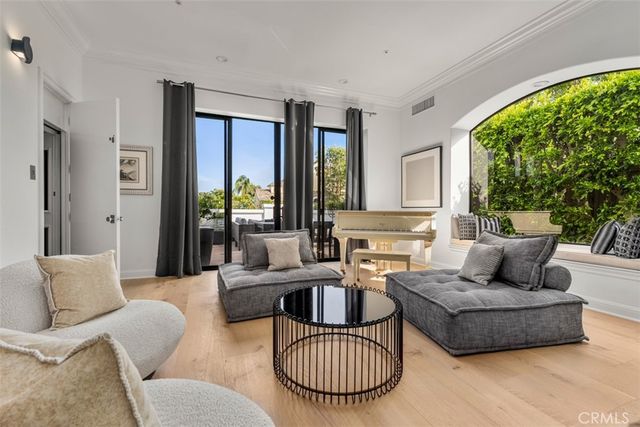 215 Poppy Avenue, Corona Del Mar, CA 92625
