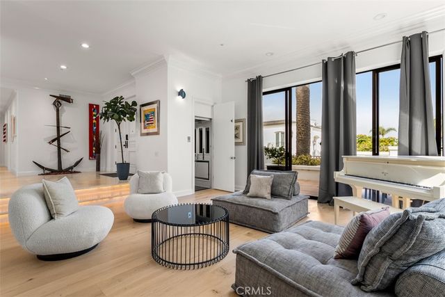 215 Poppy Avenue, Corona Del Mar, CA 92625