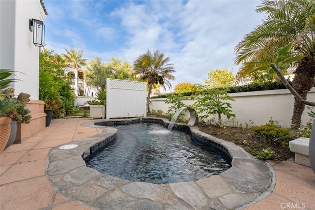 215 Poppy Avenue, Corona Del Mar, CA 92625