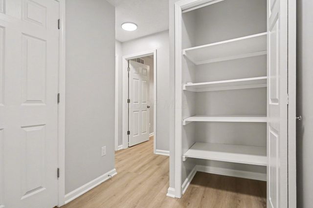 1914 Laramie Drive, 26, Powell, OH 43065