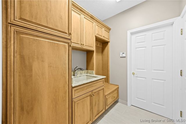 2714 Quail Chase Drive, Sellersburg, IN 47172