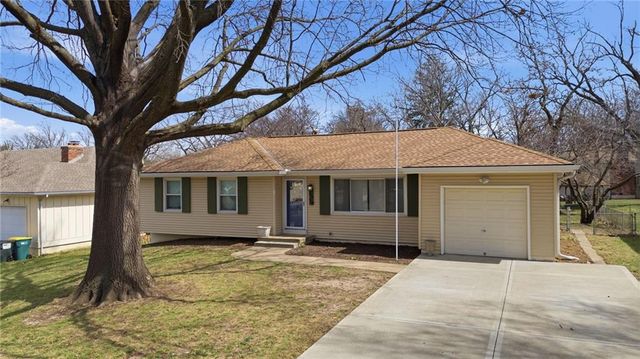8519 Stearns Avenue, Overland Park, KS 66214
