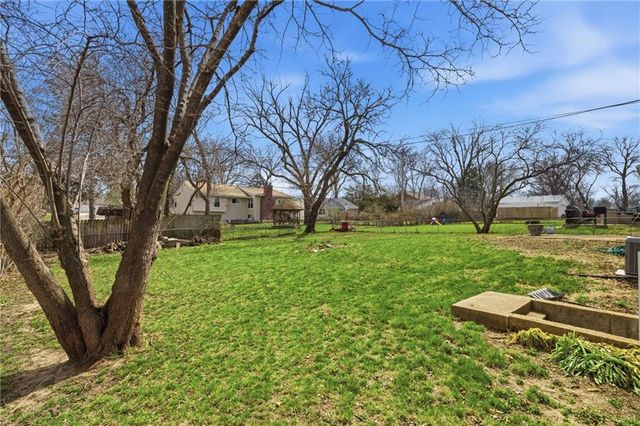 8519 Stearns Avenue, Overland Park, KS 66214