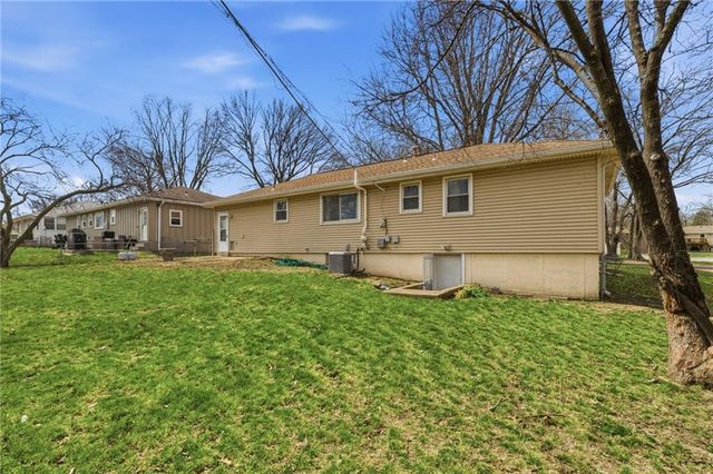 8519 Stearns Avenue, Overland Park, KS 66214