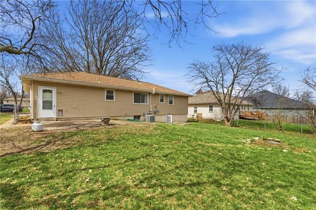 8519 Stearns Avenue, Overland Park, KS 66214