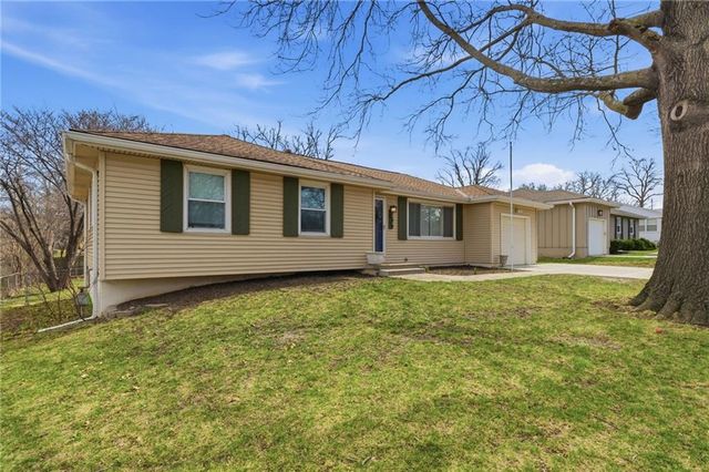 8519 Stearns Avenue, Overland Park, KS 66214