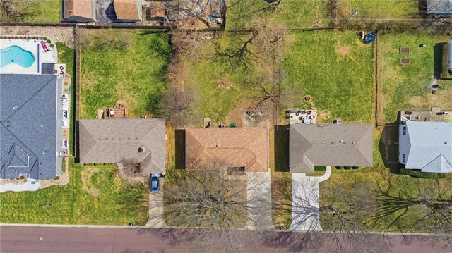 8519 Stearns Avenue, Overland Park, KS 66214