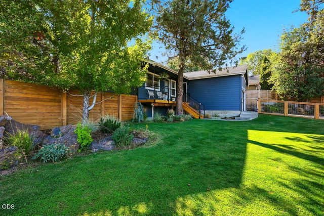 1571 NE Butler Market Road, Bend, OR 97701