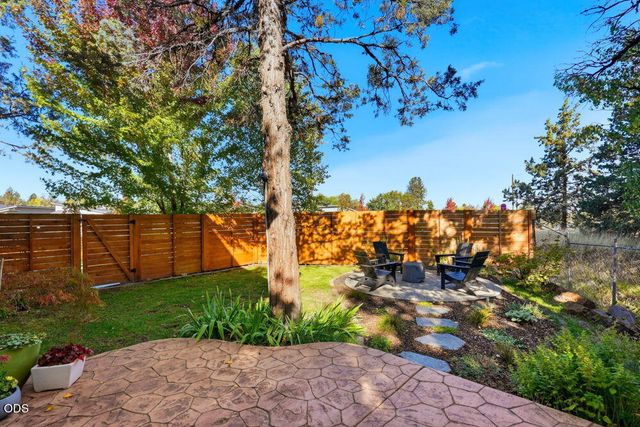 1571 NE Butler Market Road, Bend, OR 97701