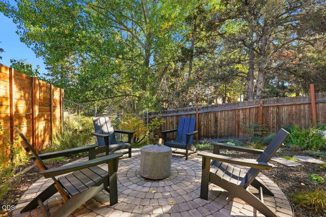 1571 NE Butler Market Road, Bend, OR 97701