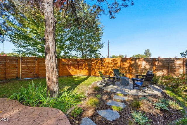 1571 NE Butler Market Road, Bend, OR 97701